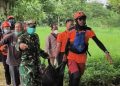 remaja terseret arus sungai
