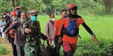 remaja terseret arus sungai