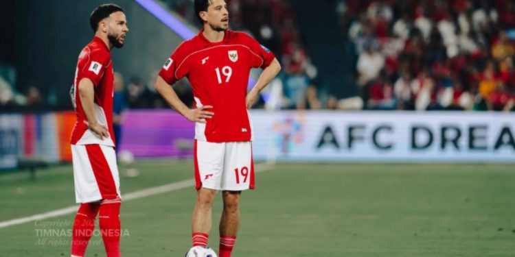 Cavin Verdonk dan Tom Haye saat menghadapi Australia beberapa waktu lalu. (Foto : https://www.pssi.org)