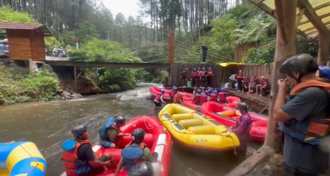 Menyatu dengan Alam: Petualangan Seru di Sungai Palayangan