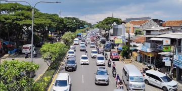 Puncak Arus Balik, 13 Ribu Kendaraan Padati Gerbang Tol Pasteur