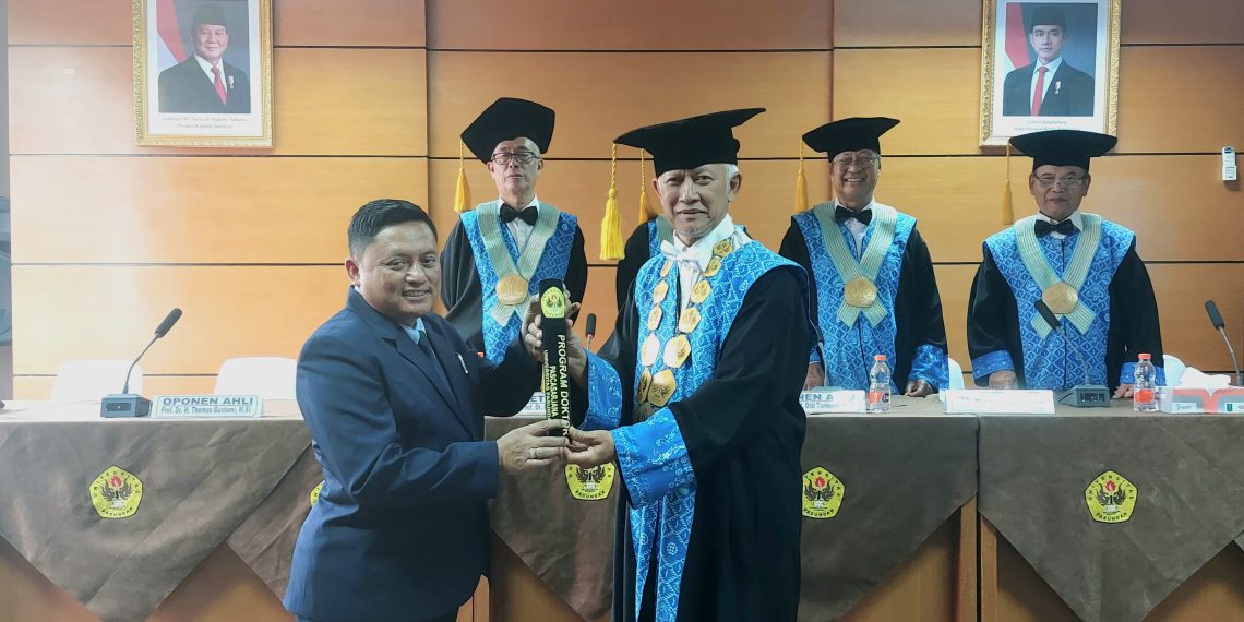 Teliti Kebijakan Cek Kesehatan, Irvan Raih Gelar Doktor Ilmu Sosial Unpas