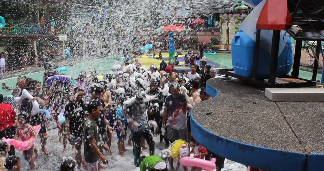 Karang Setra Waterland Diserbu Ribuan Wisatawan