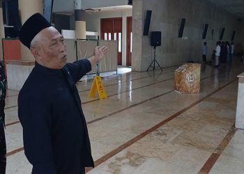 Pencurian HP di Masjid Agung Bandung Terekam CCTV