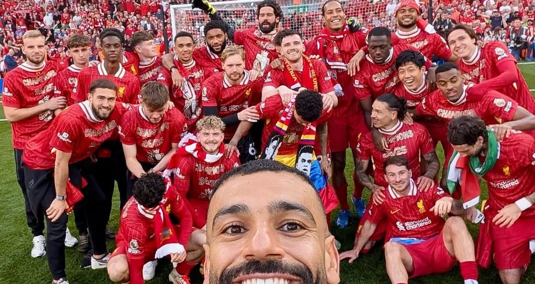 Anfield Bergemuruh ” You’ll Never Walk Alone “