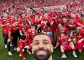Anfield Bergemuruh ” You’ll Never Walk Alone “