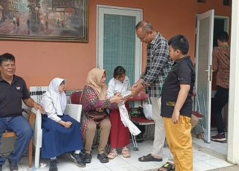 Warga Bandung beri pemeriksaan kesehatan