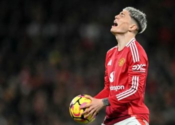 Derbi Manchester Berakhir 0-0: Peluang Emas Garnacho Terbuang, Fans Kecewa!