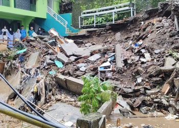 Sekolah PAUD di Bandung Ambruk Diterjang Banjir