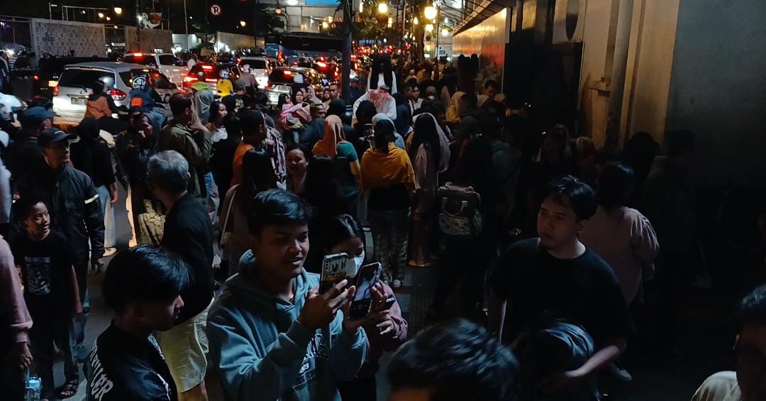 Jalan Asia Afrika Masih Dipadati Wisatawan