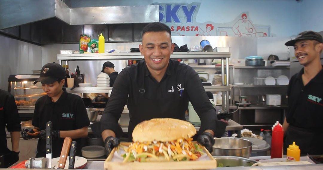 Burger Truck Viral di Bandung, Sajian Jumbo yang Menggoda