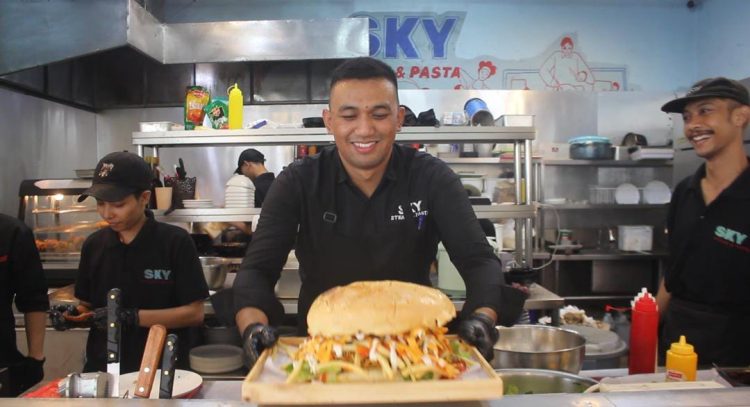 Burger Truck Viral di Bandung, Sajian Jumbo yang Menggoda