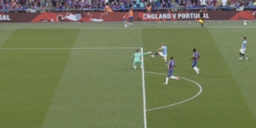 Dean Henderson Selamat dari Kartu Merah di Final FA Cup