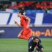 Penyerang Timnas China, Zhang Yuning, berselebrasi usai mencetak gol ke gawang Timnas Indonesia kawalan Maarten Paes di Kualifikasi Piala Dunia 2026 zona Asia. (X.COM/TITAN_PLUS)