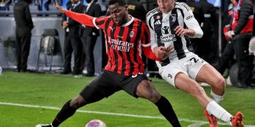 Manchester City berupaya menggembosi Juventus dengan menargetkan Andrea Cambiaso (kanan).