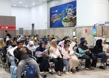 calon penumpang di Stasiun Bandung. (Uby/pasjabar)