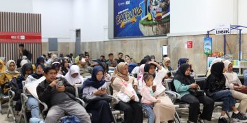 calon penumpang di Stasiun Bandung. (Uby/pasjabar)
