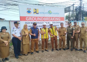 Simpang Cihanjuang dibongkar, diganti bundaran modern. (Uby/pasjabar)