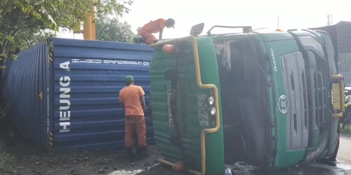 Truk Kontainer Batujajar