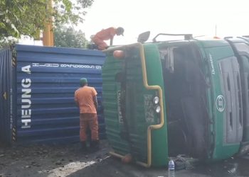 Truk Kontainer Batujajar