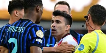 Denzel Dumfries berdebat dengan Marcos Acuna setelah pertandingan Piala Dunia Antarklub 2025 Grup E antara Inter Milan vs River Plate di Stadion Lumen Field di Seattle pada 23 Juni 2025. (Foto oleh Pablo PORCIUNCULA / AFP)(AFP/PABLO PORCIUNCULA)
