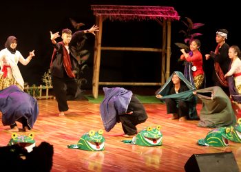 PESERTA saat tampil dalam Festival Permainan Rakyat Jawa Barat di Teater Tertutup Taman Budaya Jawa Barat, Jln. Bukit Dago Selatan, Kota Bandung, Rabu (25/6/2025). (Eci/pasjabar)