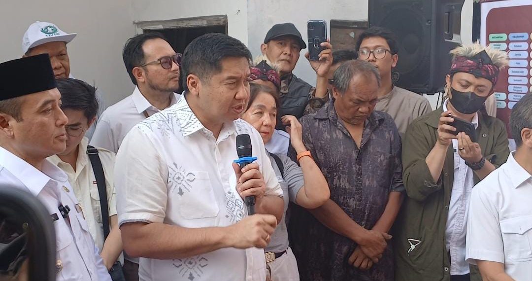 Maruarar Sirait tegur Pejabat Balai saat tinjau Program Rutilahu di Bandung. (Ave/pasjabar)