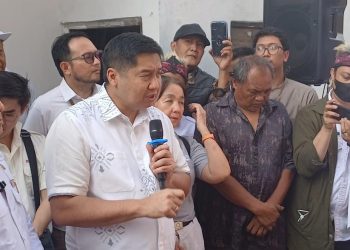 Maruarar Sirait tegur Pejabat Balai saat tinjau Program Rutilahu di Bandung. (Ave/pasjabar)