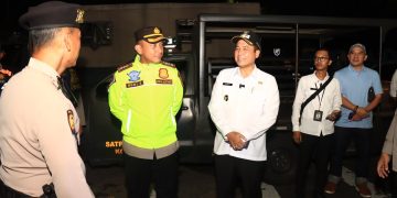 pelajar dilarang keluar rumah lewat Jam 9 malam! Polisi dan Satpol PP mulai sidak di Bandung. (Ave/pasjabar)