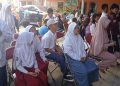 siswa SLB Bandung dapat bantuan sekolah, ada seragam hingga obat gratis. (Ave/pasjabar)