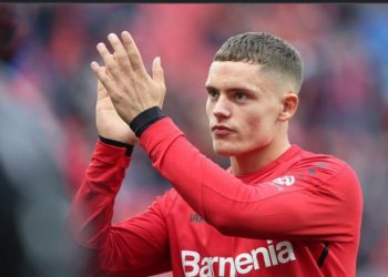 Gelandang serang Bayer Leverkusen, Florian Wirtz, dikabarkan selangkah lagi resmi berseragam Liverpool. (TWITTER.COM/BARCACENTRE)
