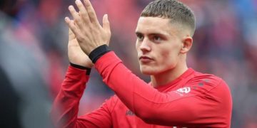 Gelandang serang Bayer Leverkusen, Florian Wirtz, dikabarkan selangkah lagi resmi berseragam Liverpool. (TWITTER.COM/BARCACENTRE)