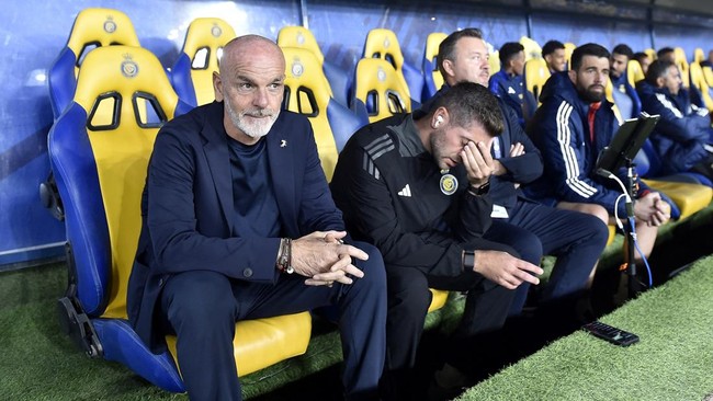 Stefano Pioli tak lagi jadi pelatih Al Nassr. (REUTERS/Stringer)