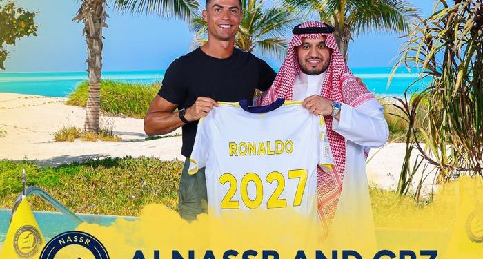 Cristiano Ronaldo resmi meneken kontrak baru di Al Nassr yang mengikatnya sampai 2027. (X.COM/ALNASSRFC_EN)