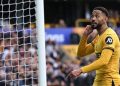 Striker Wolverhampton Wanderers Matheus Cunha bereaksi setelah mencetak gol keempat pada pertandingan Inggris antara Wolverhampton Wanderers dan Tottenham Hotspur di stadion Molineux di Wolverhampton, Inggris tengah pada 13 April 2025.(AFP/JUSTIN TALLIS)