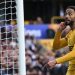 Striker Wolverhampton Wanderers Matheus Cunha bereaksi setelah mencetak gol keempat pada pertandingan Inggris antara Wolverhampton Wanderers dan Tottenham Hotspur di stadion Molineux di Wolverhampton, Inggris tengah pada 13 April 2025.(AFP/JUSTIN TALLIS)