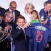 Skuad PSG disambut Presiden Emmanuel Macron di Istana Elysees, Paris. (Foto: via REUTERS/Thomas Padilla)