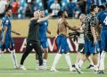 Enzo Maresca dan skuad Chelsea usai mengalahkan Benfica di babak 16 besar Piala Dunia Antarklub 2025. (Foto: Jose Hernandez/Anadolu via Getty Images)