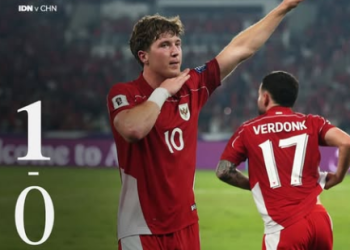 Ole Romeny cetak gol ke gawang China lewat titik putih penalti. (instagram/@timnasindonesia)