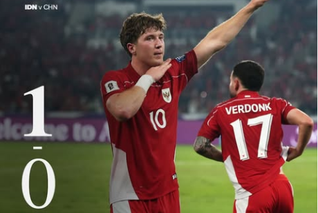 Ole Romeny cetak gol ke gawang China lewat titik putih penalti. (instagram/@timnasindonesia)