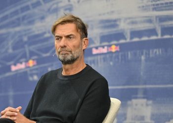Jurgen Klopp yang tengah menjabat sebagai Kepala Sepak Bola Global grup Red Bull diwawancarai dalam sebuah jumpa pers di Salzburg, Austria pada 14 Januari 2025.(AFP/KERSTIN JOENSSON)