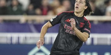 Pemain Benfica Alvaro Carreras dalam laga melawan AS Monaco di Liga Champions 2024/2025. (c) AP Photo/Laurent Cipriani