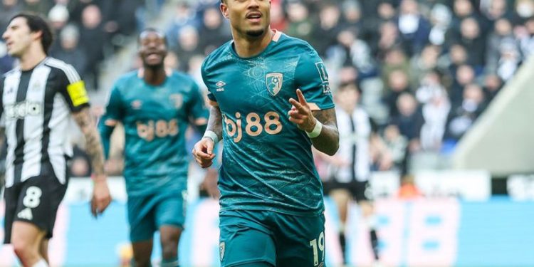 Justin Kluivert merayakan golnya pada laga Newcastle vs Bournemouth pada pekan ke-22 Premier League 2024/2025 (c) Ofisial X Boutnemouth/@afcbournemouth