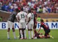 Pemain Chelsea Nicolas Jackson menerima kartu merah dalam laga Piala Dunia Antarklub melawan Flamengo, Sabtu, 21 Juni 2025. (c) AP Photo/Chris Szagola