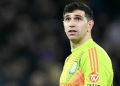 Emiliano Martínez tertarik ke Manchester United (AFP/Justin Tallis)