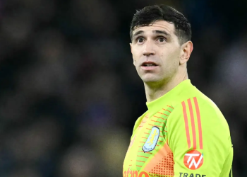 Emiliano Martínez tertarik ke Manchester United (AFP/Justin Tallis)