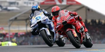 Marc Marquez kalahkan Alex Marquez di duel Sprint Race MotoGP 2025. (REUTERS/Stephane Mahe)