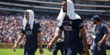 Pemain PSG kepanasan saat melawan Atletico Madrid di Piala Dunia Antarklub 2025. (Foto: Alex Pantling - FIFA/FIFA via Getty Images)