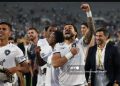 Reaksi Alex Telles dan awak Botafogo selepas kemenangan atas PSG pada laga Piala Dunia Klub 2025 di Rose Bowl, Pasadena (19/6/2025).STU FORSTER/AFP
