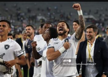 Reaksi Alex Telles dan awak Botafogo selepas kemenangan atas PSG pada laga Piala Dunia Klub 2025 di Rose Bowl, Pasadena (19/6/2025).STU FORSTER/AFP